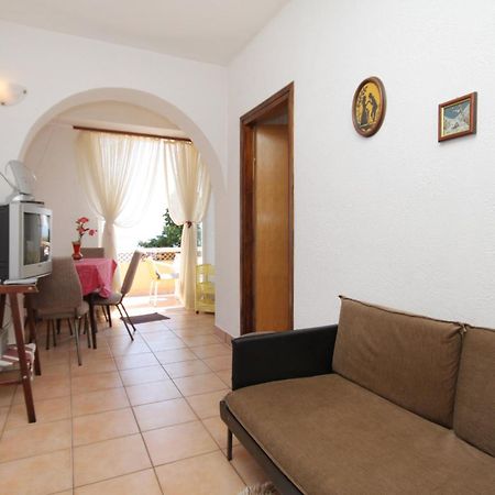 Apartments By The Sea Novi Vinodolski - 5558 Quarto foto