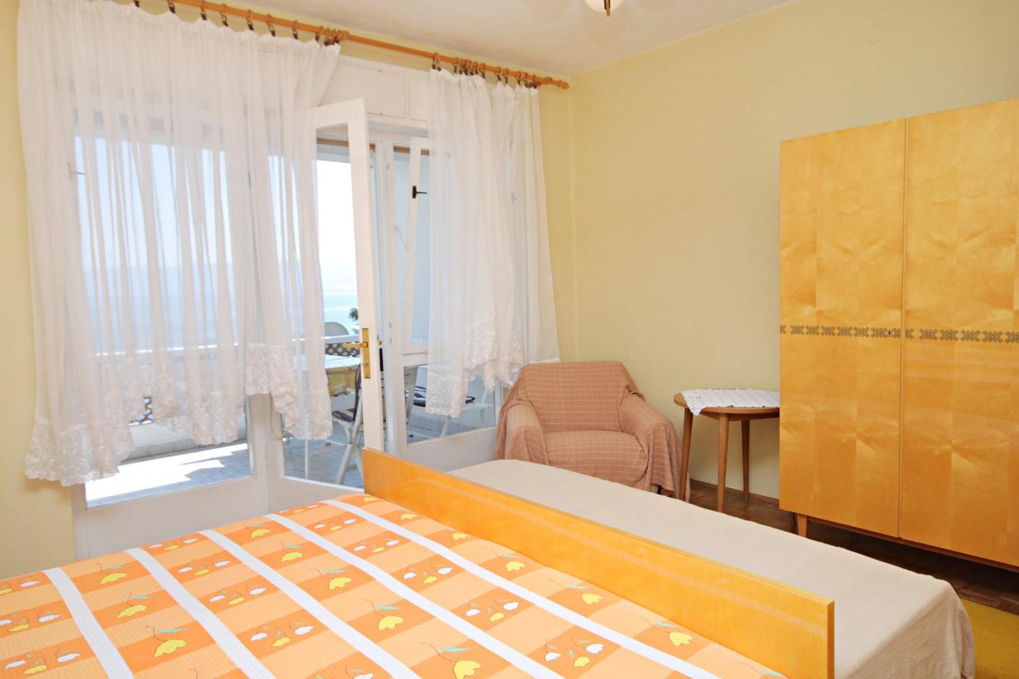 Apartments By The Sea Novi Vinodolski - 5558 Quarto foto