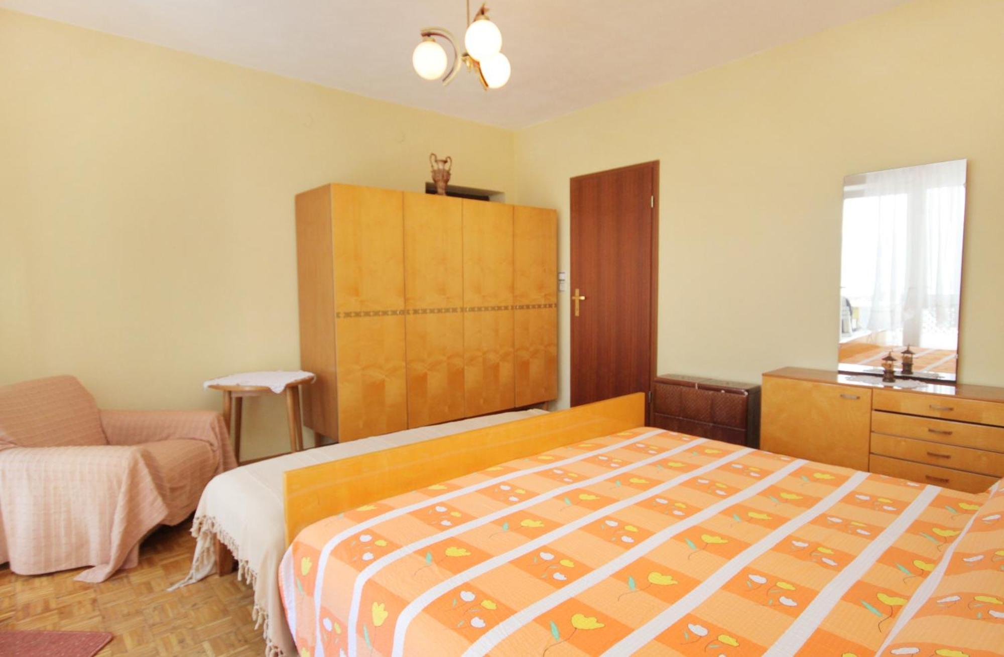 Apartments By The Sea Novi Vinodolski - 5558 Quarto foto